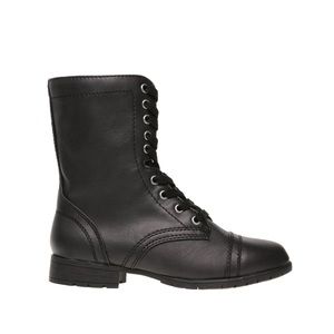 Time and Tru black lace up boot